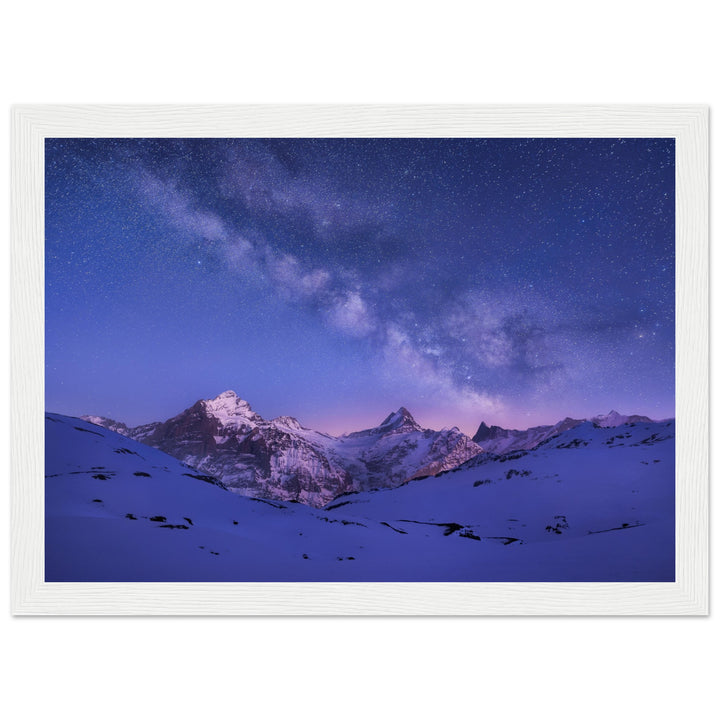 ELYSIUM | Winterliche Milchstrasse in den Berner Alpen - Poster in Holzrahmen
