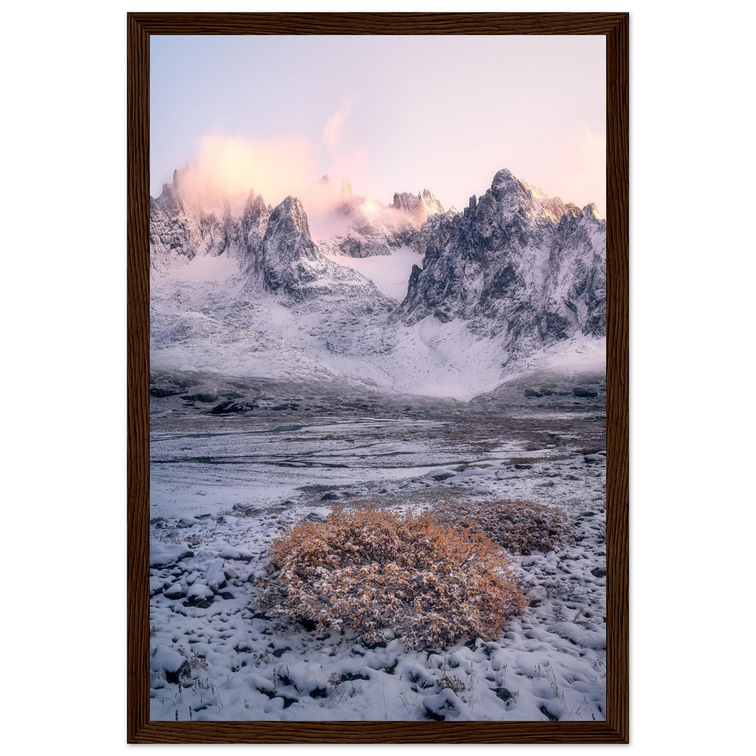 OASIS | Berglandschaft in den Berner Alpen - Premium mattes Papier in Holzrahmen 
