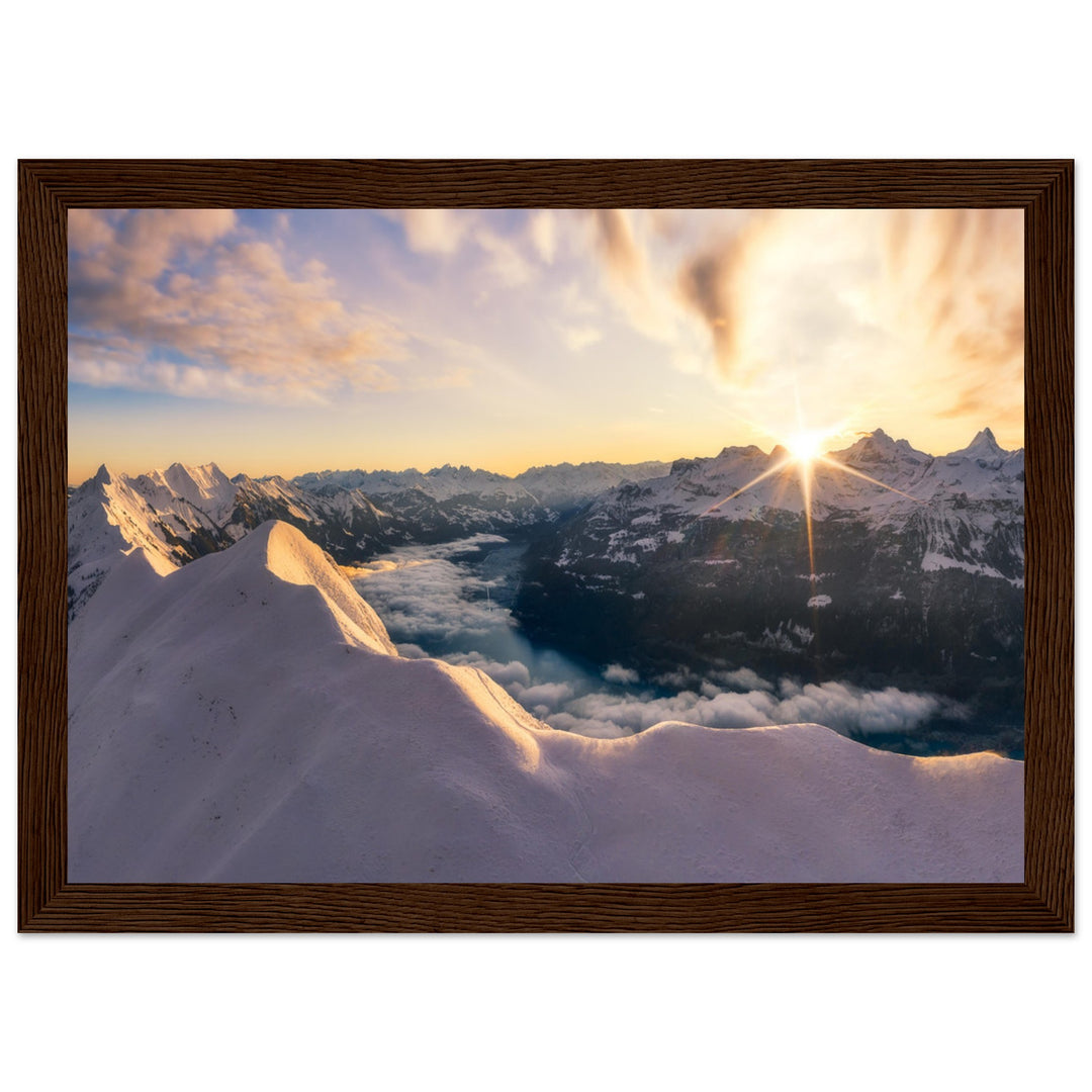 THE SILVER LINING | Sonnenaufgang in den Schweizer Alpen - Premium mattes Papier in Holzrahmen