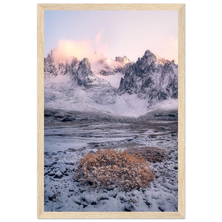 OASIS | Berglandschaft in den Berner Alpen - Premium mattes Papier in Holzrahmen 