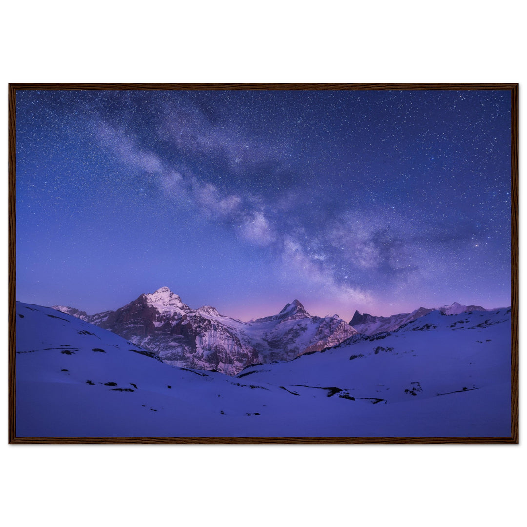 ELYSIUM | Winterliche Milchstrasse in den Berner Alpen - Poster in Holzrahmen